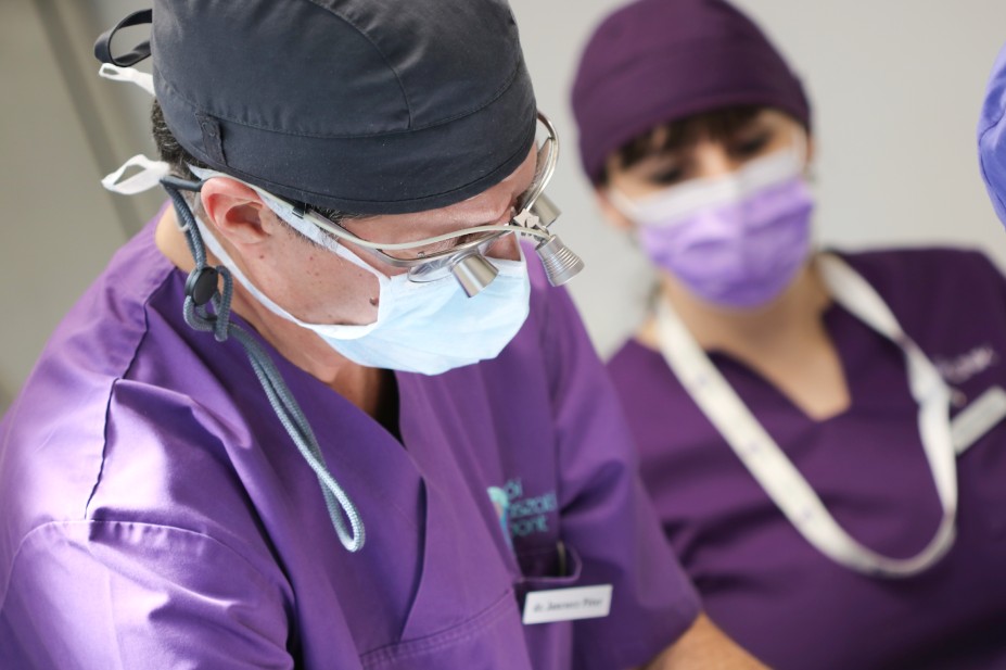 A szájüregi ciszta tünetei lehet többek közt a nyomásérzet, ez kerül megszüntetésre.