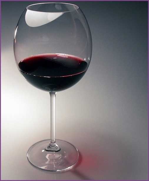 A mérsékelt vörösbor fogyasztás gátolja a szuvasodást
